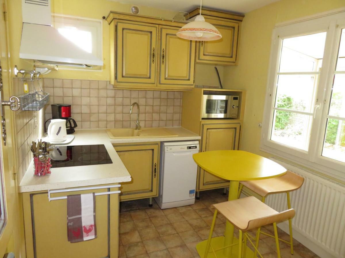 Gite La Pierre Qui Tourne อองบวส ภายนอก รูปภาพ